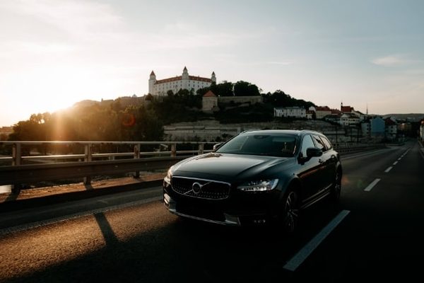 Volvo V90 Cross Country na ceste do Viedne