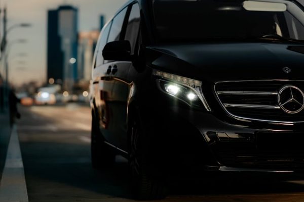 Mercedes V-Class - nočná jazda na letisko