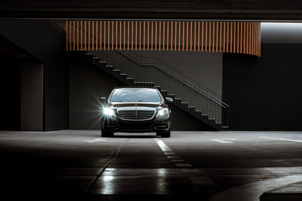 Mercedes S-Class pred odchodom na letisko