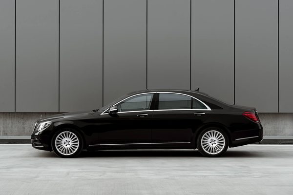 Mercedes S-Class - bočný pohľad