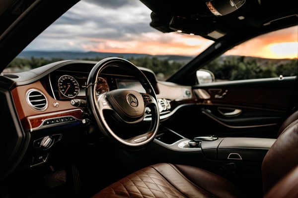 Interiér Mercedes S-Class - miesto vodiča