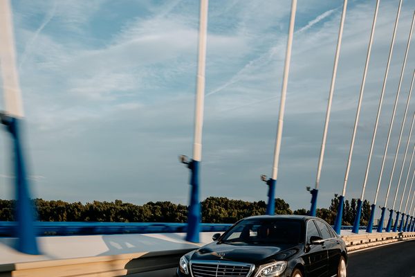 Mercedes S-Class na Moste SNP