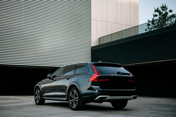 Volvo V90 Cross Country - zadný pohľad