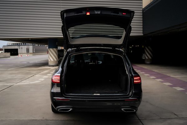Batožinový priestor Mercedes E-Class