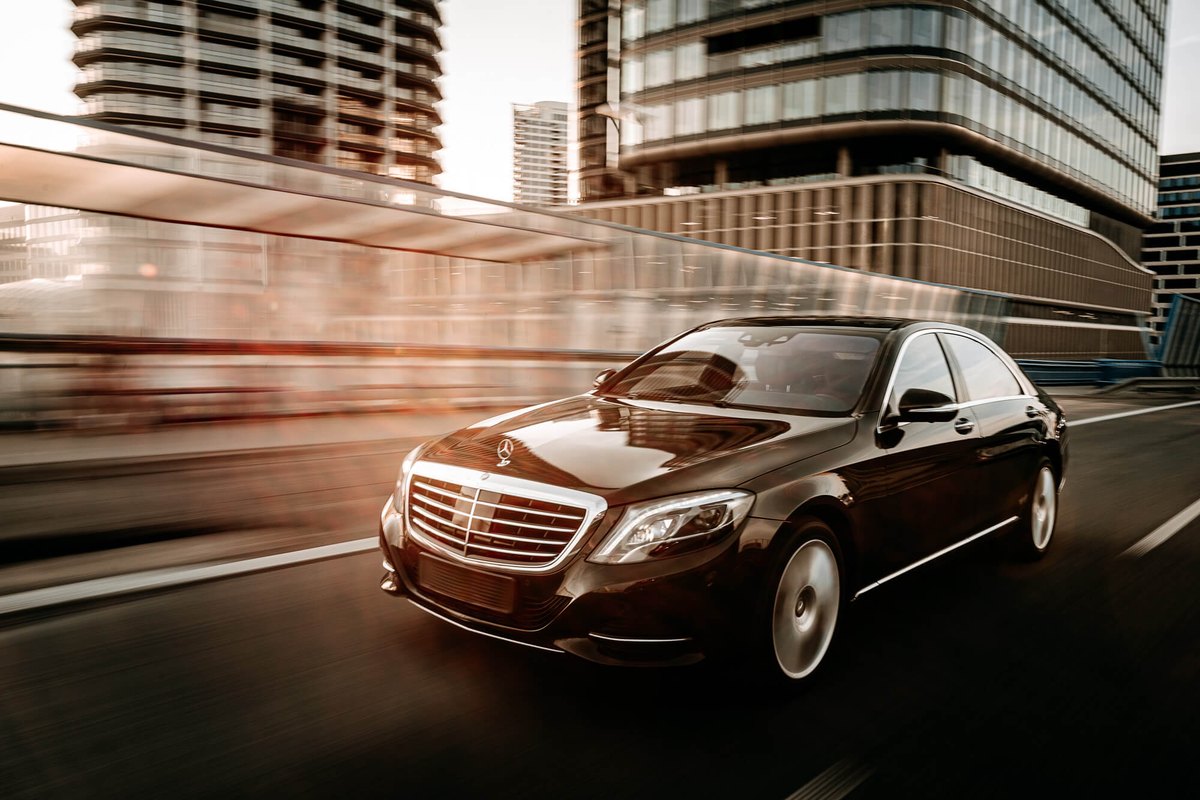 Mercedes S-Class v premávke